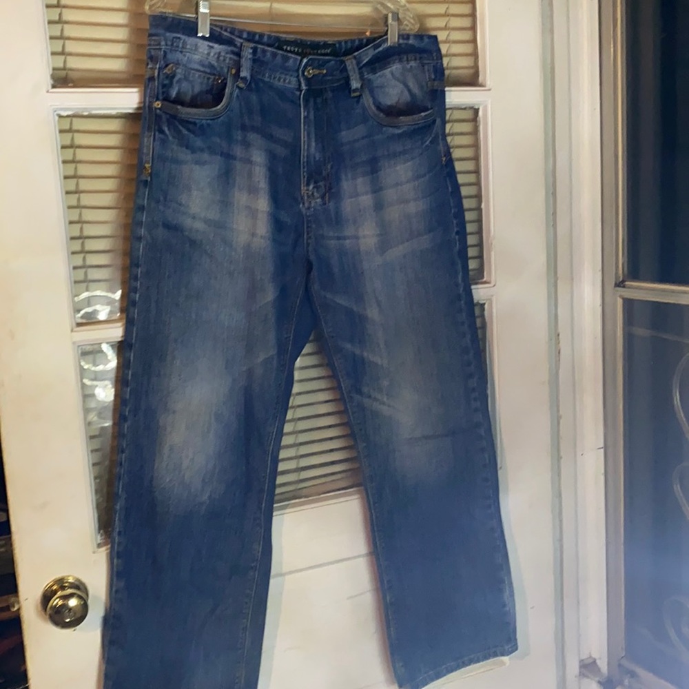 Truth Substance 38/32 Straight Leg Distressed Jean